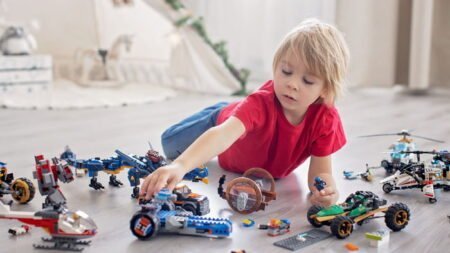 Поход на День рождения: как выбрать игрушку в подарок