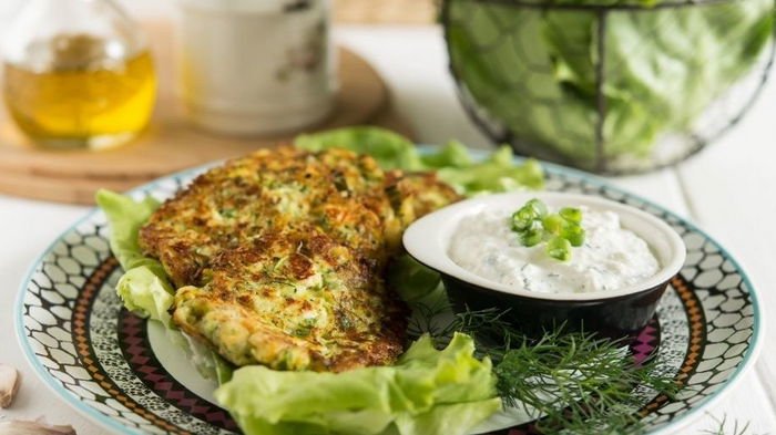 Кабачковые оладьи с брынзой и зеленью Кабачковые оладьи с брынзой и зеленью