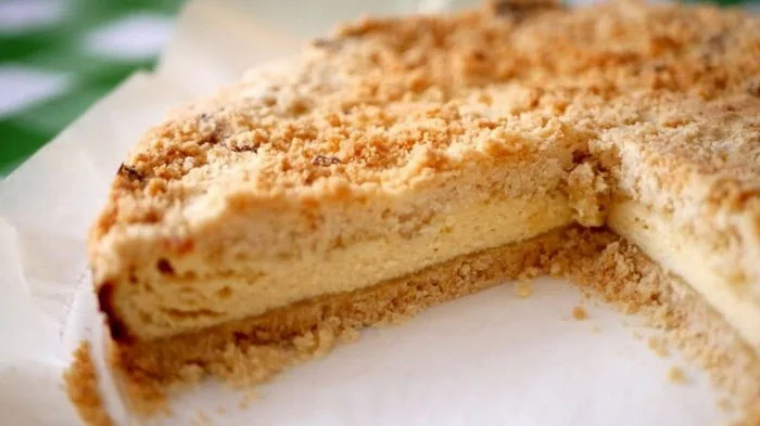 Насыпной пирог с творогом: рецепт десерта для которого не надо замешивать тесто