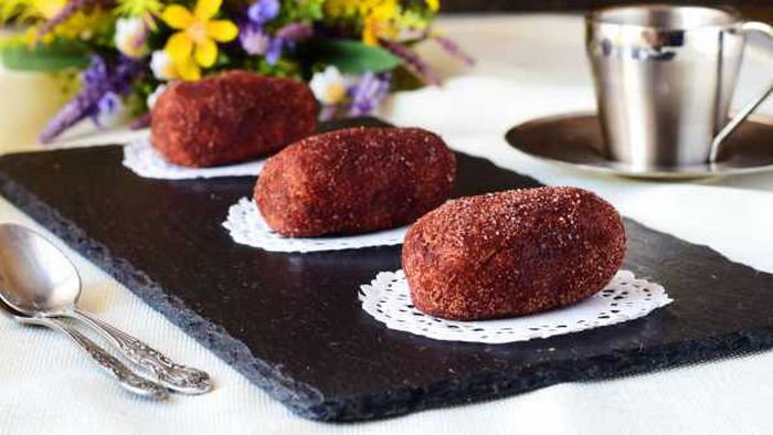 Пирожные «Картошка» из печенья со сгущенкой: очень простой рецепт Пирожные «Картошка» из печенья со сгущенкой: очень простой рецепт