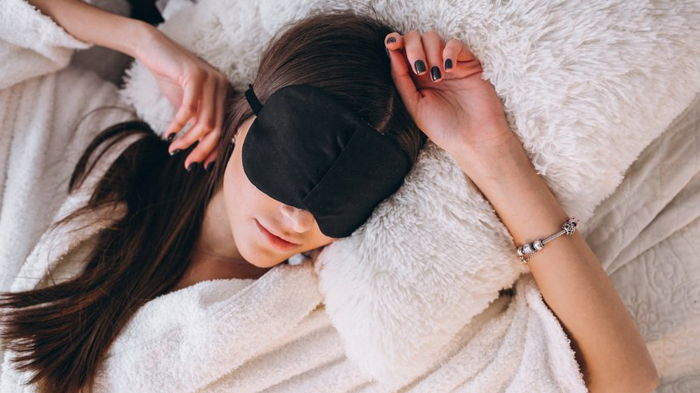 Сон в полной темноте: 5 причин убрать из спальни все источники света Сон в полной темноте: 5 причин убрать из спальни все источники света