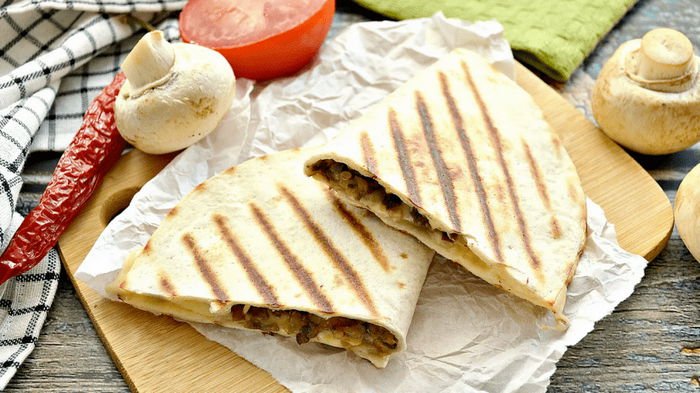 Тортильи с грибной начинкой и сыром: рецепт вкуснейшей горячей закуски