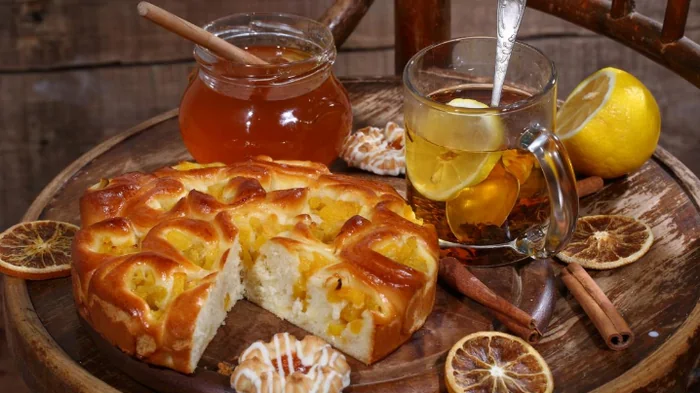 Нежный пирог с персиками: как приготовить ароматно-сочную выпечку