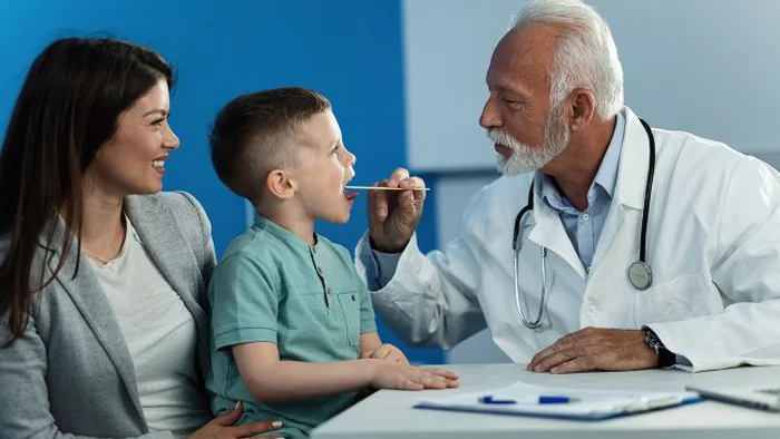 Врач развеял самый распространенный миф о красном горле у детей Врач развеял самый распространенный миф о красном горле у детей