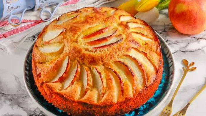 Вкусно и полезно: как приготовить пышную шарлотку без сахара и муки