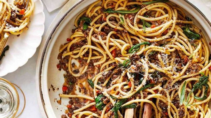 Настоящий вкус Италии: рецепт спагетти с грибами и мясным фаршем