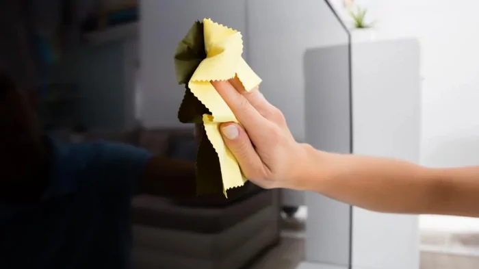 Чем протирать экран телевизора, чтобы не повредить его: главные правила чистки