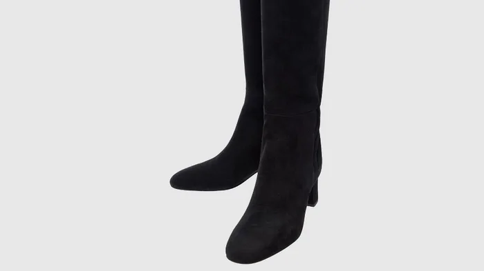 Жіночі чоботи із замші чорного кольору