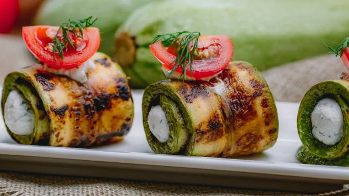 Кабачковый рулет: рецепт легкого и полезного блюда Кабачковый рулет: рецепт легкого и полезного блюда