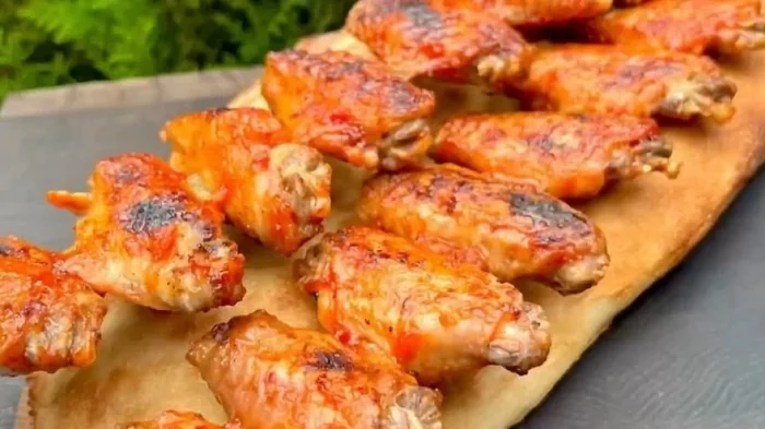 Куриные крылышки на мангале: готовим идеальное блюдо для уикенда Куриные крылышки на мангале: готовим идеальное блюдо для уикенда