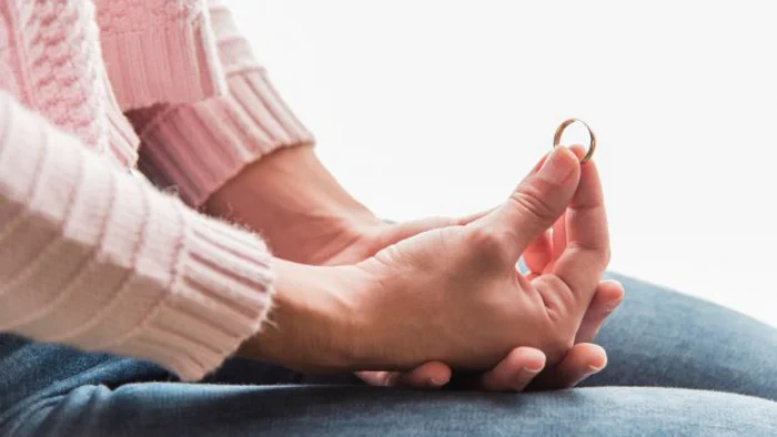 Можно ли хранить обручальное кольцо после развода Можно ли хранить обручальное кольцо после развода