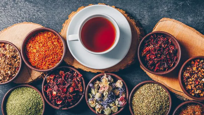 Диетолог назвал самые полезные травяные чаи, способствующие укреплению здоровья