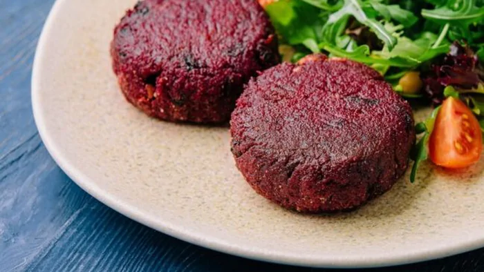 «Космические» фиолетовые котлеты, которые понравятся детям: будут просить добавку