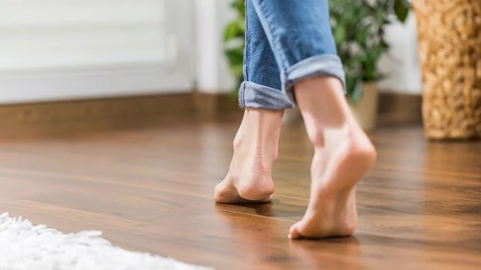 Что делать, если сильно потеют ноги: 6 способов решения проблемы Что делать, если сильно потеют ноги: 6 способов решения проблемы