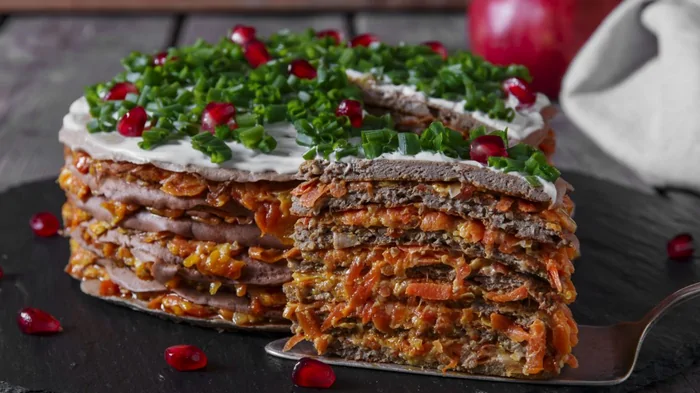 Нежнейший печеночный торт: рецепт из свиной печени