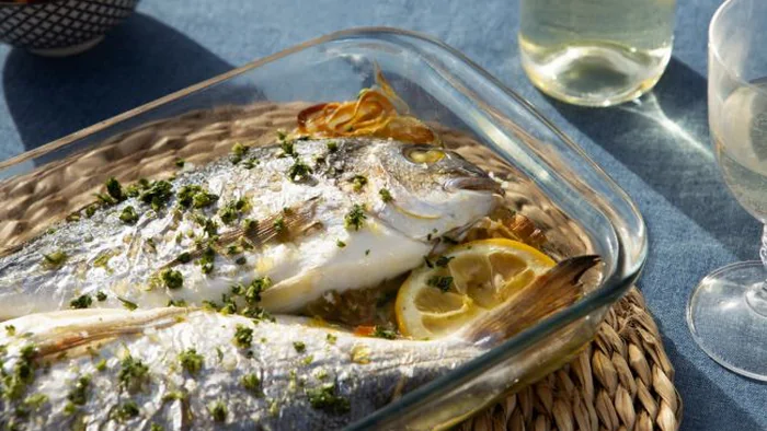 Лосось в сливочном соусе под творогом: рецепт сытного блюда на ужин