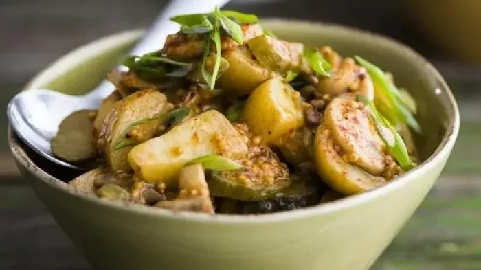 Салат из шампиньонов: рецепт сытного блюда из доступных продуктов