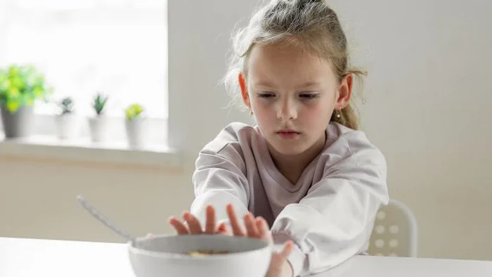 Врач назвал симптомы аллергии на молоко у детей и рассказал, что делать