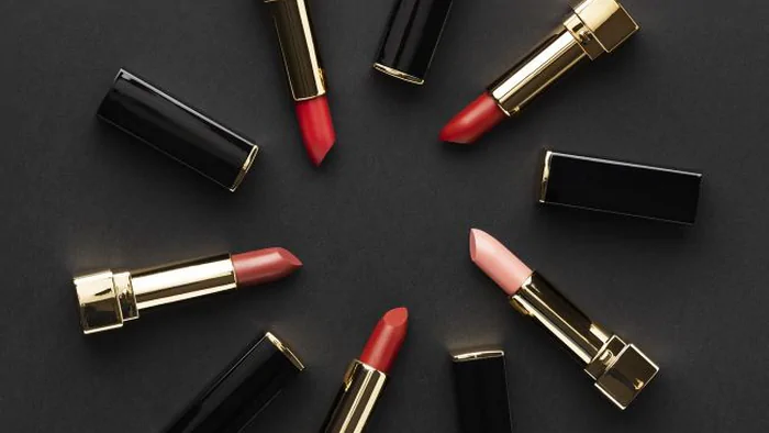 Лучшие цвета помады для женщин после 40 лет: скроют морщины и возраст