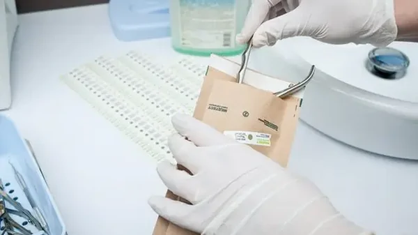 Преимущества использования крафт-пакетов в маникюре