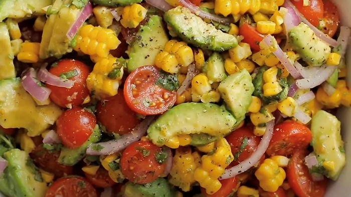 Салат с помидорами и авокадо: рецепт Салат с помидорами и авокадо: рецепт