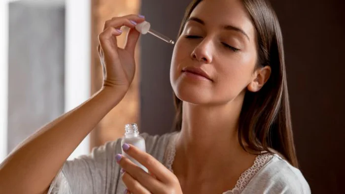 Омолаживает, увлажняет и защищает кожу: какое средство должно быть в уходе