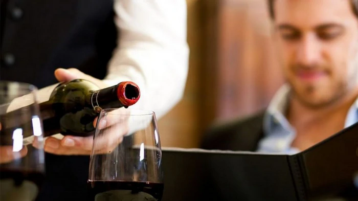 Как лучше заказывать вино в ресторане: советы от опытного сомелье Как лучше заказывать вино в ресторане: советы от опытного сомелье