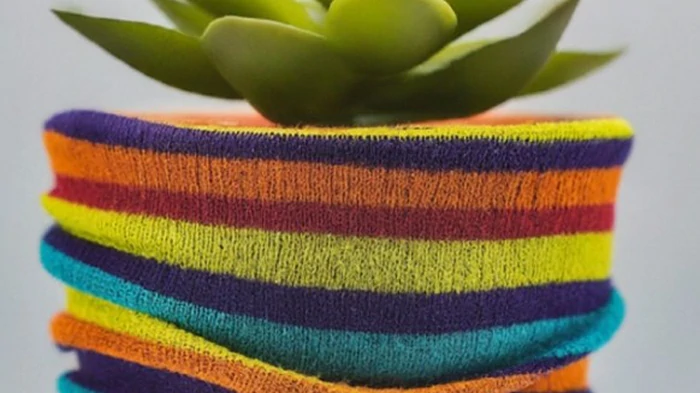 8 полезных и милых вещей, которые можно сделать из старых носков