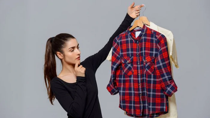 Как освежить одежду без стирки: домашние способы «сухой» чистки