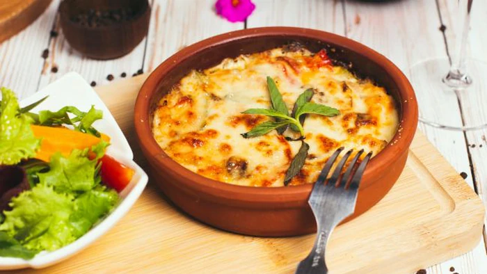 Кабачковая запеканка с рикоттой в томатном соусе: рецепт легкого ужина из овощей Кабачковая запеканка с рикоттой в томатном соусе: рецепт легкого ужина из овощей