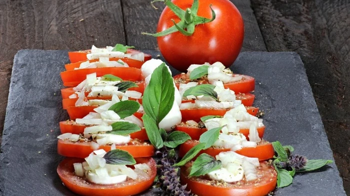 Помидоры с плавленым сыром и яйцами: рецепт популярной закуски Помидоры с плавленым сыром и яйцами: рецепт популярной закуски