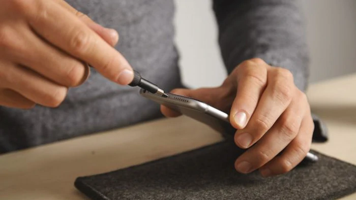 Что можно и чего не нужно делать при очистке iPhone от грязи и пыли Что можно и чего не нужно делать при очистке iPhone от грязи и пыли