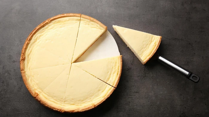 Похожий на чизкейк: простой итальянский пирог с манкой и рикоттой Похожий на чизкейк: простой итальянский пирог с манкой и рикоттой