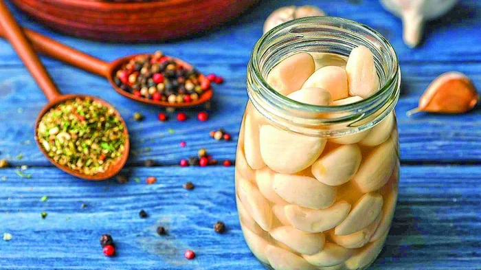 Как замариновать чеснок: рецепт на зиму, по-корейски Как замариновать чеснок: рецепт на зиму, по-корейски