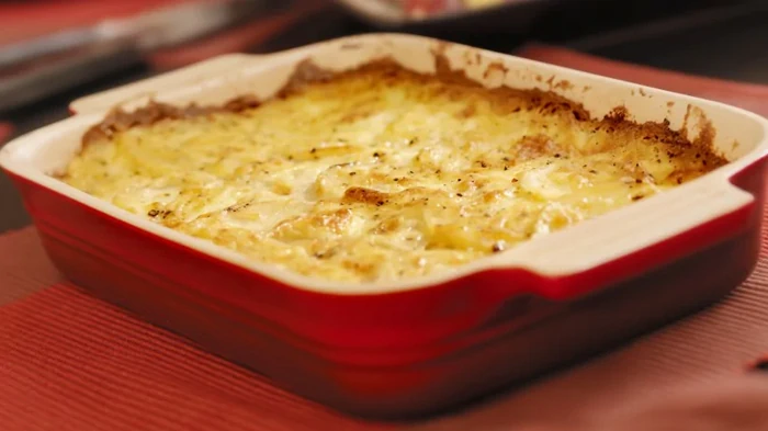 Просте и вкусное блюдо: рецепт мясной запеканки с помидорами