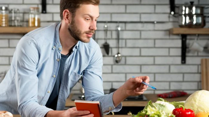 Вода с лимоном и детокс-диеты не действуют: 3 мифа о питании, в которые не стоит верить Вода с лимоном и детокс-диеты не действуют: 3 мифа о питании, в которые не стоит верить
