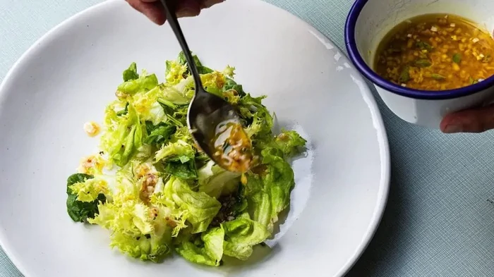 Самая вкусная заправка для салата: рецепт от шеф-повара Самая вкусная заправка для салата: рецепт от шеф-повара