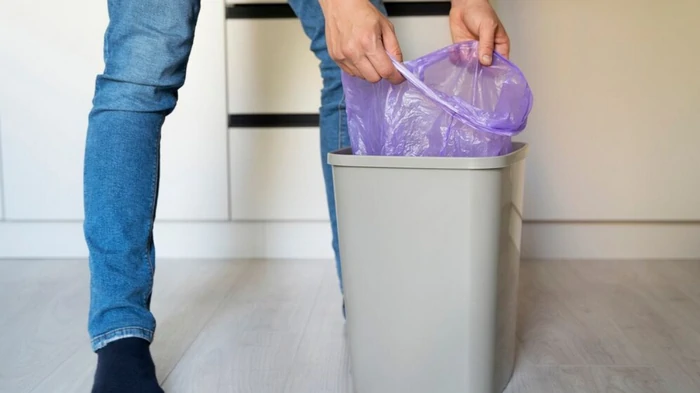 Почему нельзя выносить мусор вечером?