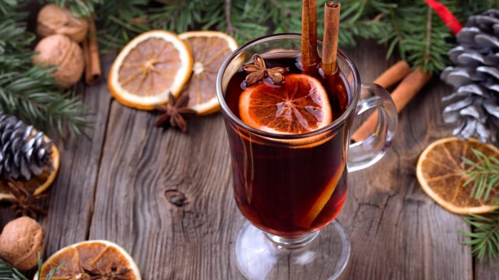 Глинтвейн: рецепт главного алкогольного напитка зимнего сезона Глинтвейн: рецепт главного алкогольного напитка зимнего сезона