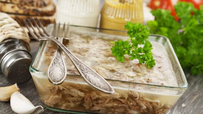 Холодец по старинному рецепту: секреты приготовления праздничного блюда Холодец по старинному рецепту: секреты приготовления праздничного блюда