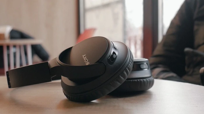 Наушники с шумоподавлением: кому они подойдут и как работают