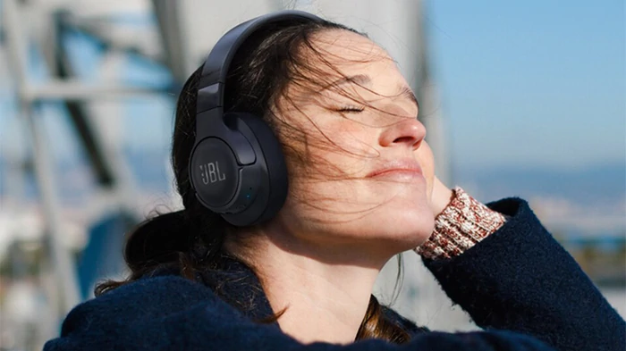 Наушники с шумоподавлением: кому они подойдут и как работают