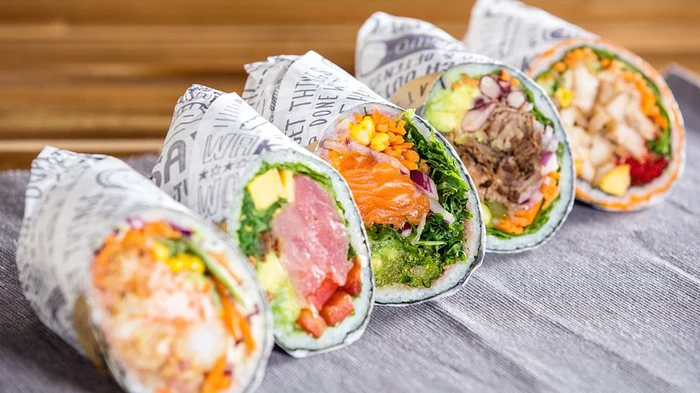 Тенденция суши-буррито-роллов: объединение вкусов Тенденция суши-буррито-роллов: объединение вкусов