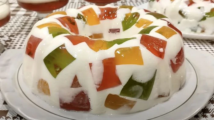 Вкус из детства к зимнему празднику: рецепт легендарного десерта «Битое стекло» Вкус из детства к зимнему празднику: рецепт легендарного десерта «Битое стекло»