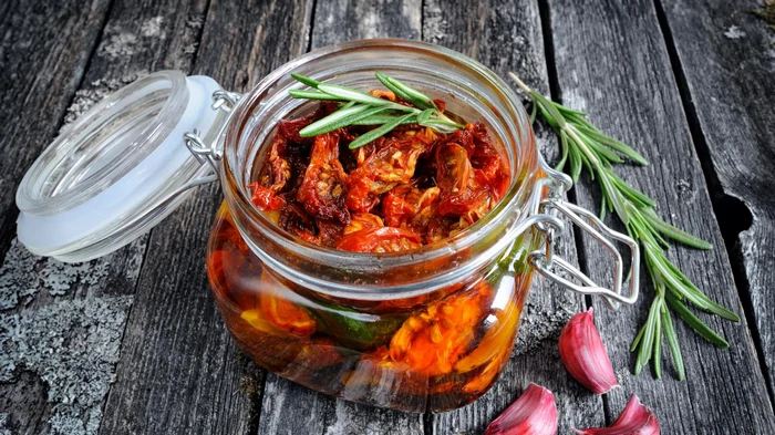 Готовим вяленые помидоры в микроволновке: пошаговый рецепт Готовим вяленые помидоры в микроволновке: пошаговый рецепт