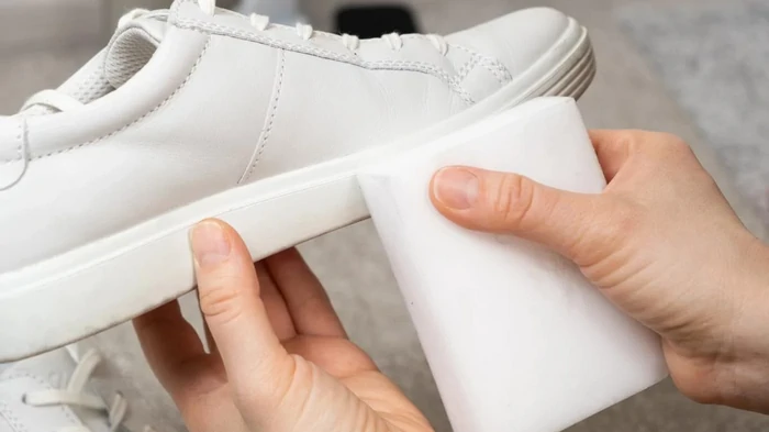 Будут выглядеть как новые: как почистить белые кроссовки дома