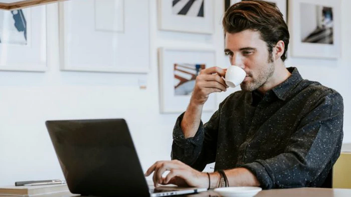 Почему мужчины ведут долгие переписки на сайтах знакомств, а при разговорах о встрече — исчезают?