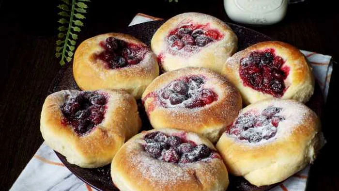 Датские булочки с черникой и сырным кремом: рецепт невероятной выпечки