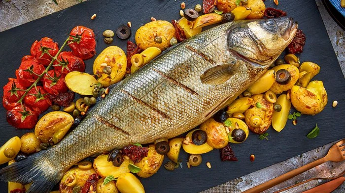 Запеченный морской лещ с овощами: простой рецепт