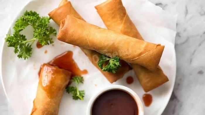 Хрустящие спринг-роллы с сыром: интересный рецепт Хрустящие спринг-роллы с сыром: интересный рецепт